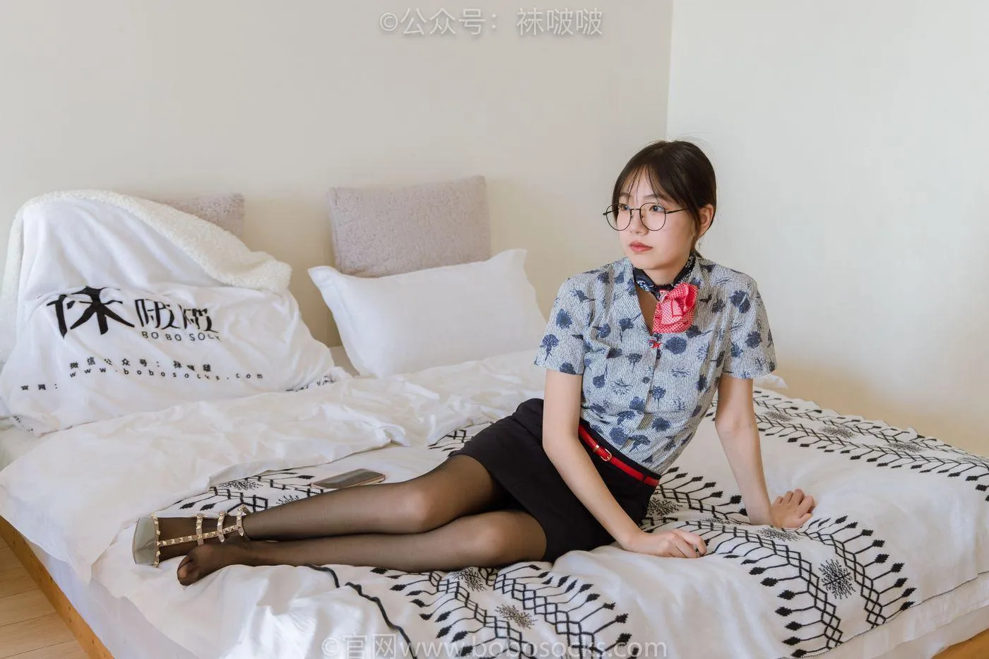 [BoBoSocks袜啵啵]NO.087 小甜豆-空姐制服、高跟鞋、黑丝 [130P]插图3